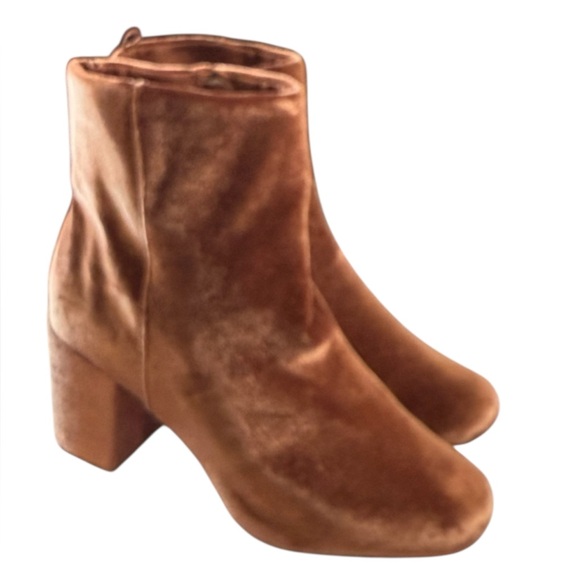 Old Navy Velvet Block-Heel Pull On Ankle Boots Bronze Velvet Size 6 - Picture 1 of 6